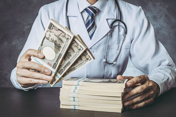アメリカの医師は日本の医師より年収が高いの？
